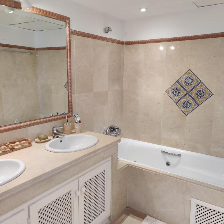 Frontline Beach Apartment, La Perla de la Bahia, Bahia de Casares - Estepona - Apartamento de 3 dormitorios - 30