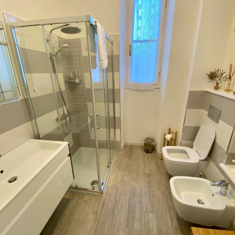 Iola Rooms - Q9416 - Queen Room - 6