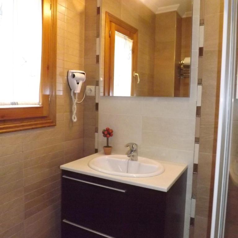 Hostal Costa Azul - Triple Room - 15
