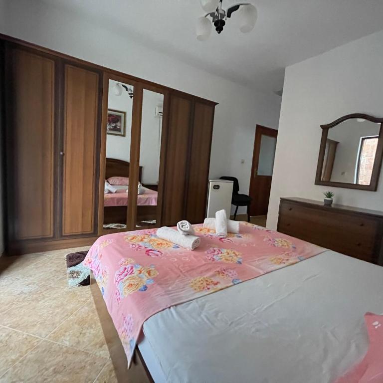 Days Inn Apartments - Dvokrevetna Soba sa Bračnim Krevetom i Balkonom - 5