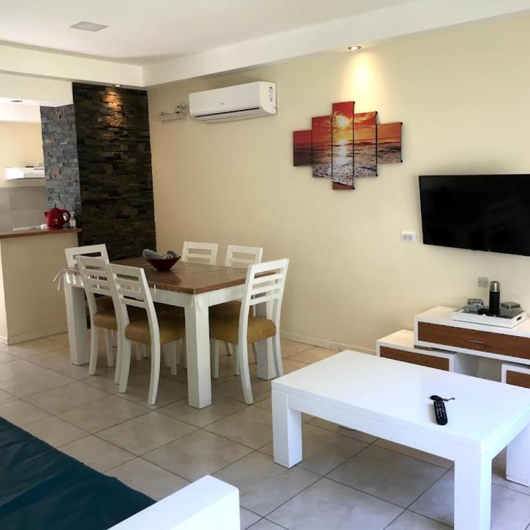 Cabañas Sendero de Pinos - Alquileres RV - Bungalow de 2 dormitorios - 2