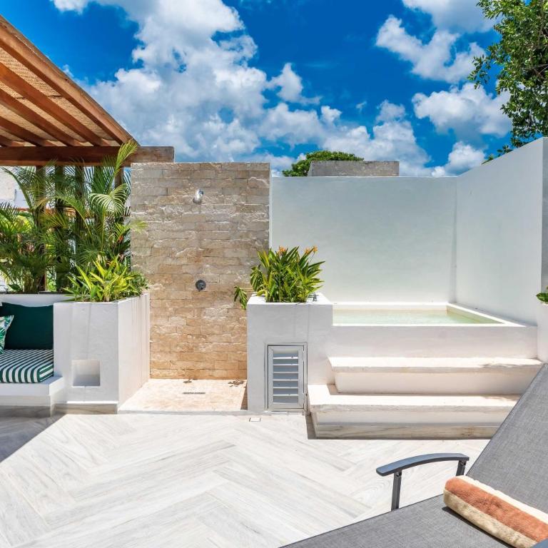 Villa Ek'Balam & Villa Flamingo, Luxury Villas, Private Pool, Private Garden, Jacuzzi, 24h Security - Three-Bedroom Villa 3 - 2