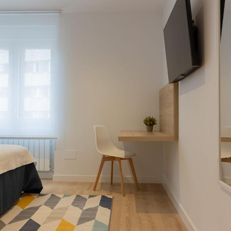 AH Hostel Room4You Oviedo VUT3026AS - Habitación Doble con baño compartido - 21