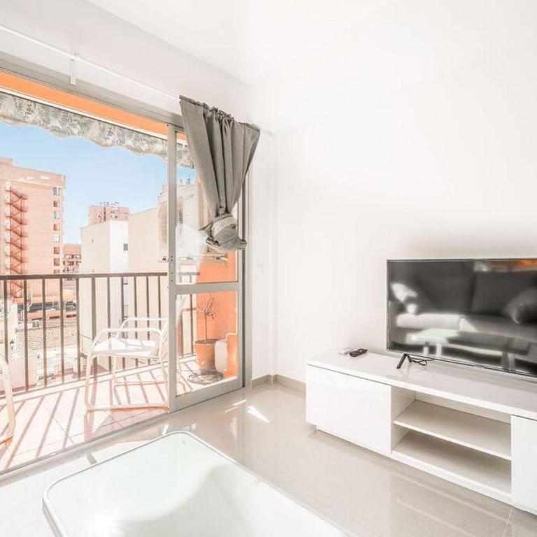 Stunning Fuengirola Gem with city and sea views - Apartamento de 2 dormitorios - 2