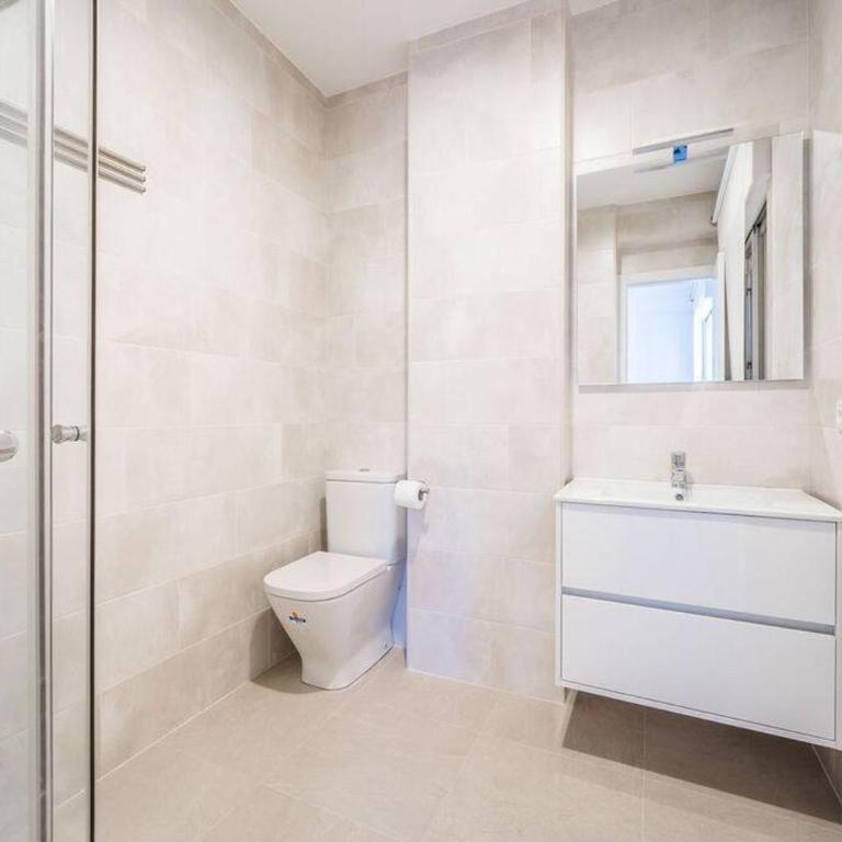 Stunning Fuengirola Gem with city and sea views - Apartamento de 2 dormitorios - 16