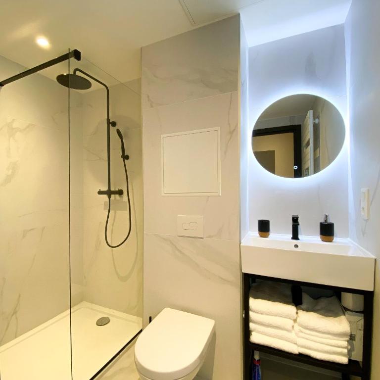 White House Dhavernas - Résidence Privée - Amiens - Parking Gratuit - Apartment with Balcony - 5