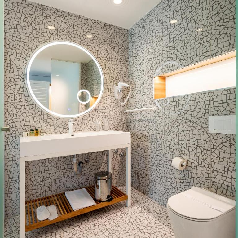 Carine Hotel Kumbor Superior - Deluxe Double or Twin Room with Balcony - 10