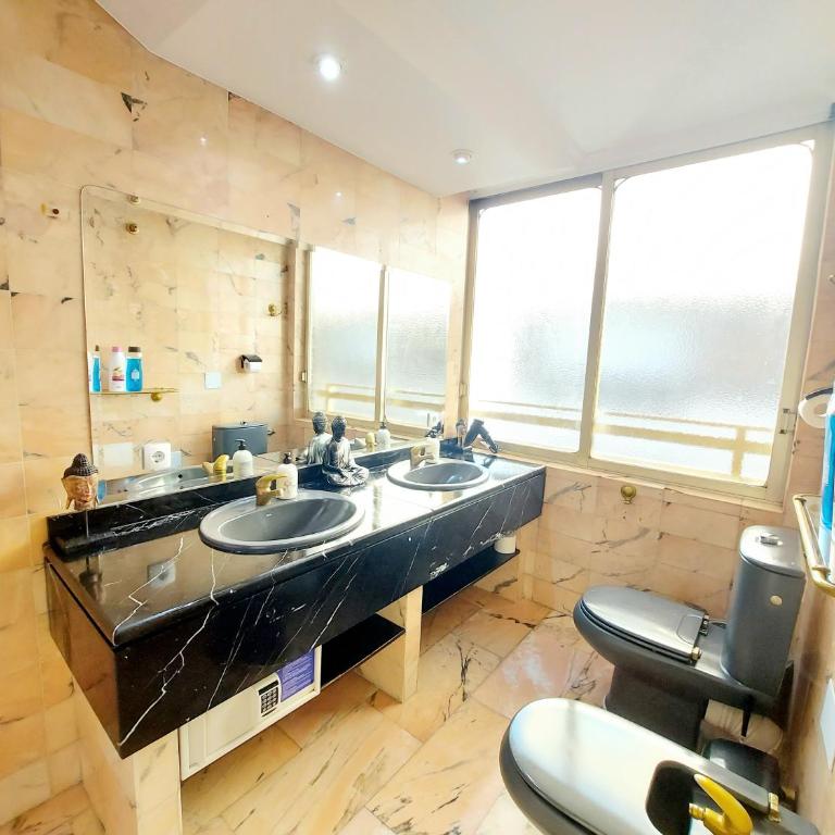 Gloria Host House - Triple Room with Private Bathroom and Balcony - 9