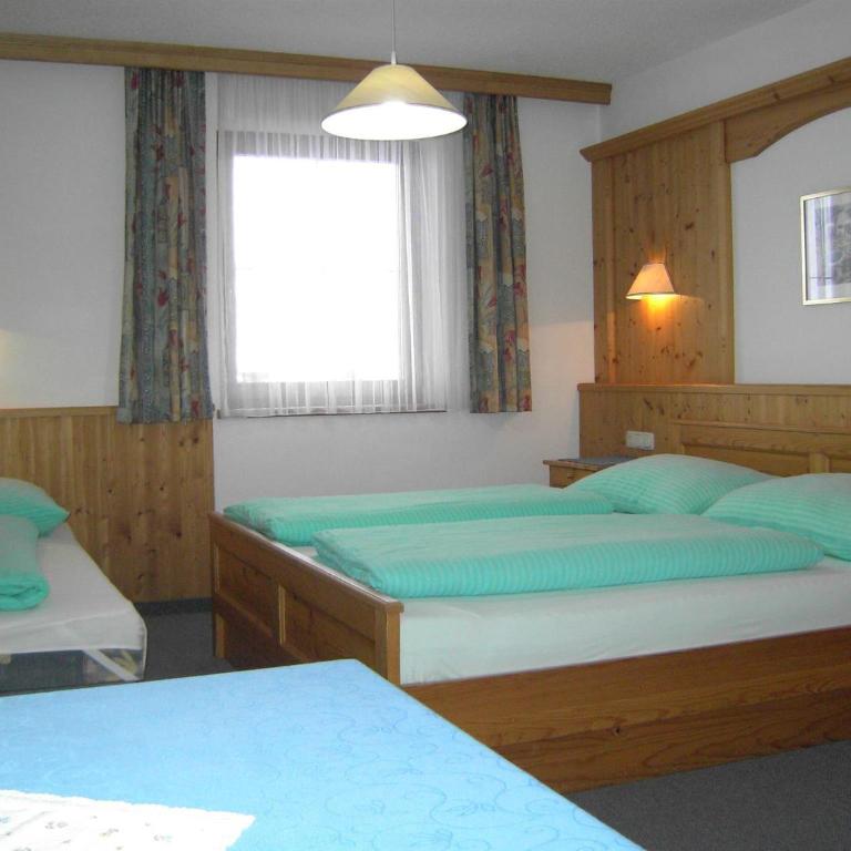 Pension Rieder - Dreibettzimmer mit Dusche - 2