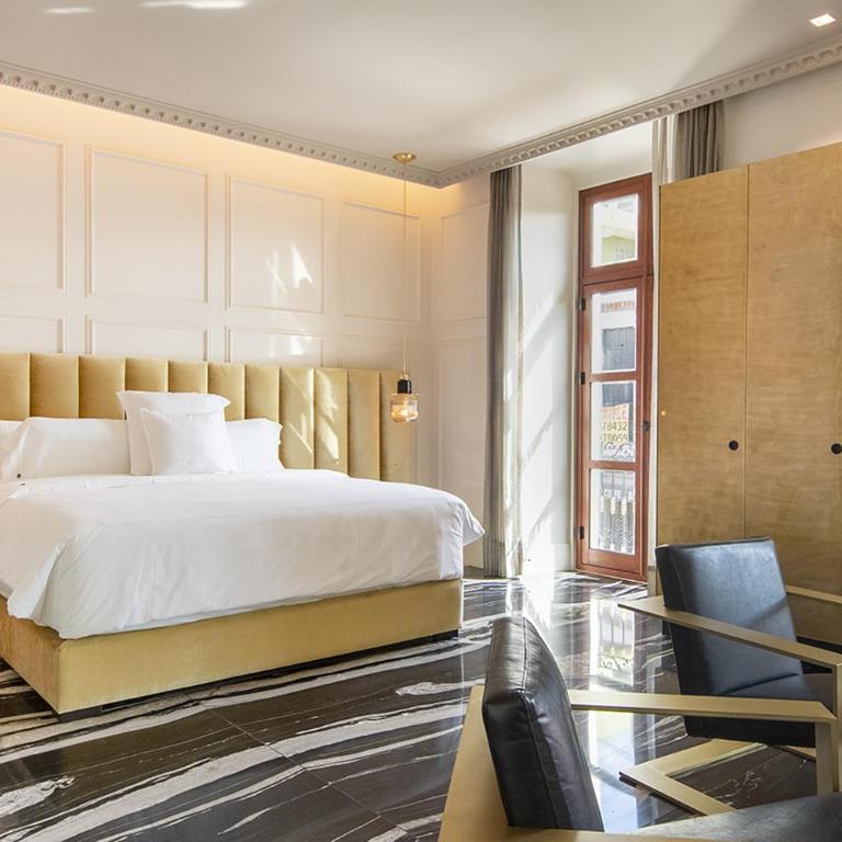 L Hotel Perla Boutique - Habitación con cama extragrande y balcón - 3
