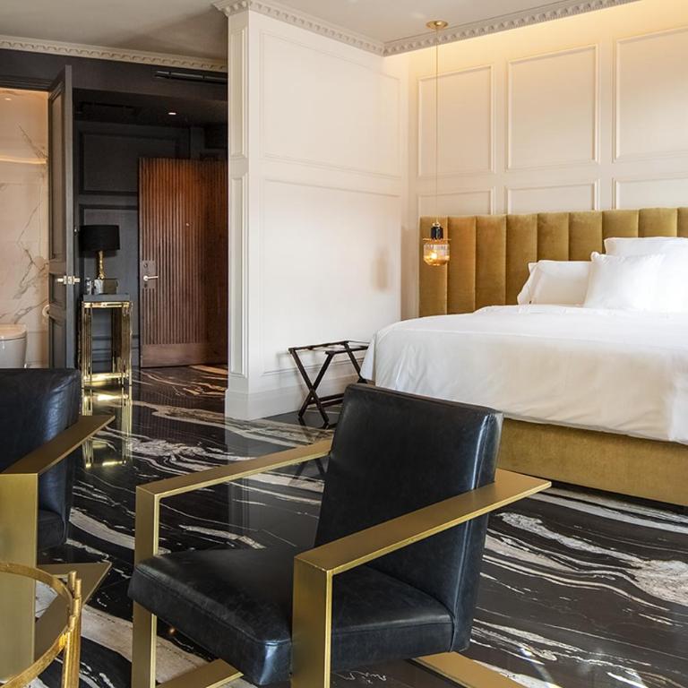 L Hotel Perla Boutique - Habitación con cama extragrande y balcón - 4