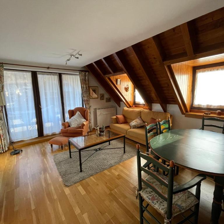 Apartament Triplex - Apartamento - 69