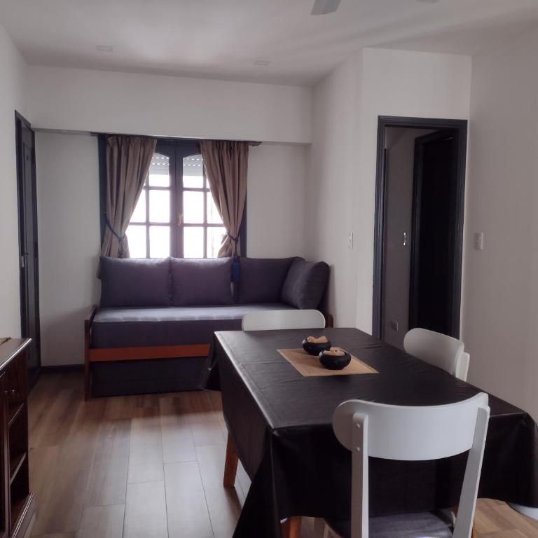 Luminoso Departamento,con cochera Zona Centro - Apartamento de 1 dormitorio - 4