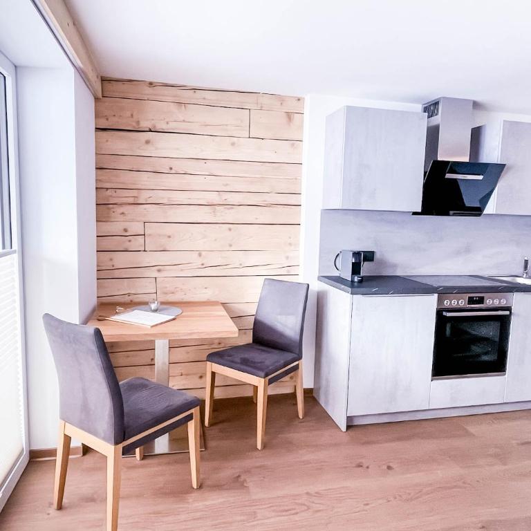 Glüxplatzl GmbH Appartements am Wald - Apartamento con balcón - 1