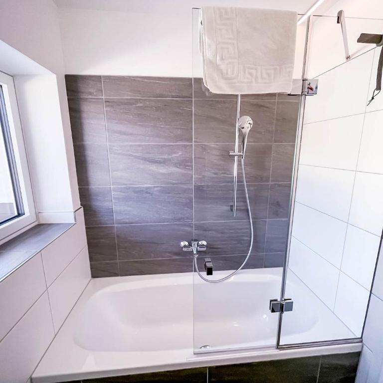 Glüxplatzl GmbH Appartements am Wald - Apartamento Estudio - 4