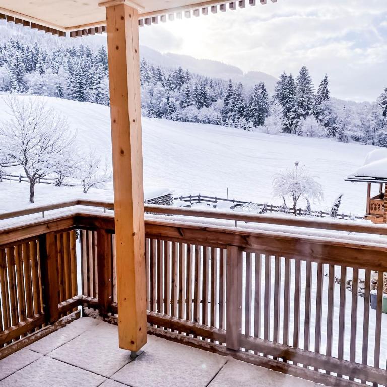 Glüxplatzl GmbH Appartements am Wald - Apartamento con balcón - 1
