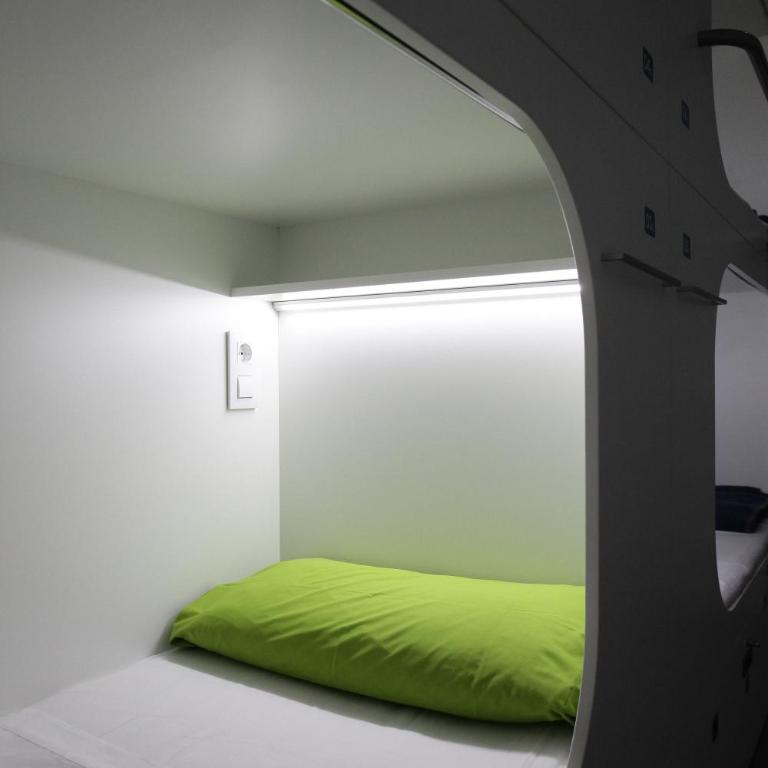 Dream Cube Hostel - Bed in 12-Bed Mixed Dormitory Room - 4
