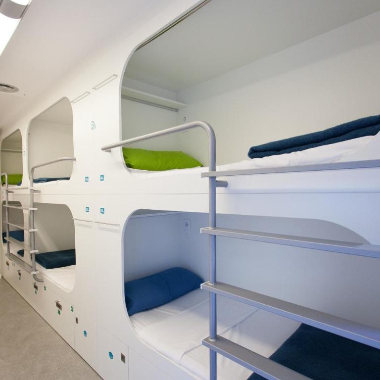 Dream Cube Hostel - Bed in 16-Bed Mixed Dormitory Room - 6