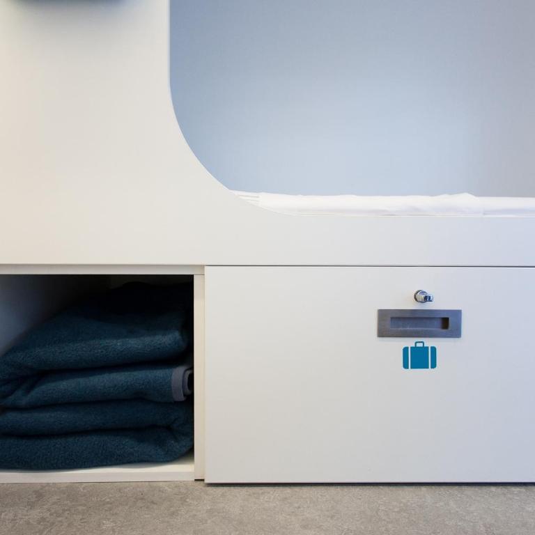 Dream Cube Hostel - Bed in 16-Bed Mixed Dormitory Room - 2
