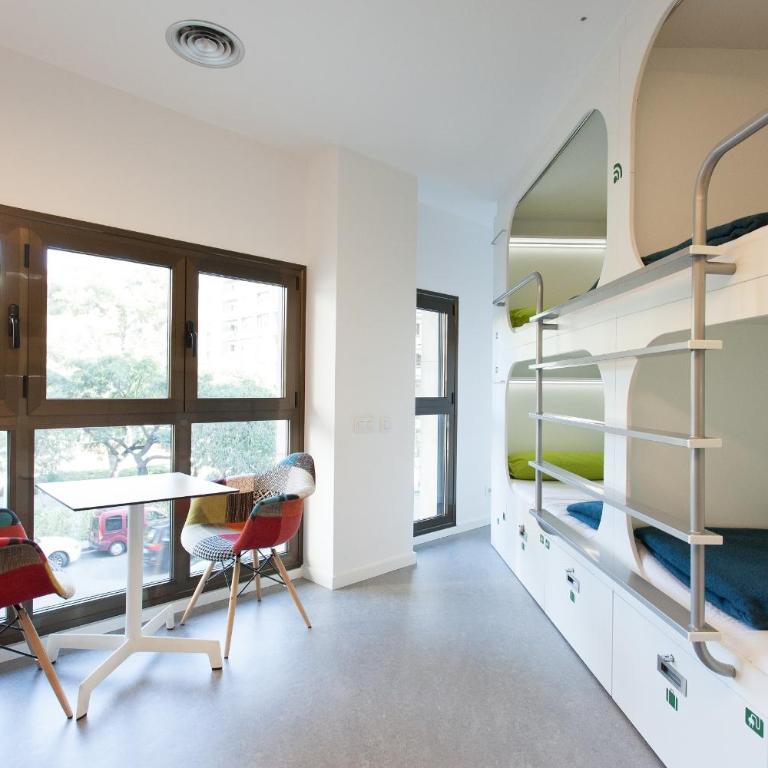 Dream Cube Hostel - Bed in 8-Bed Mixed Dormitory Room - 1