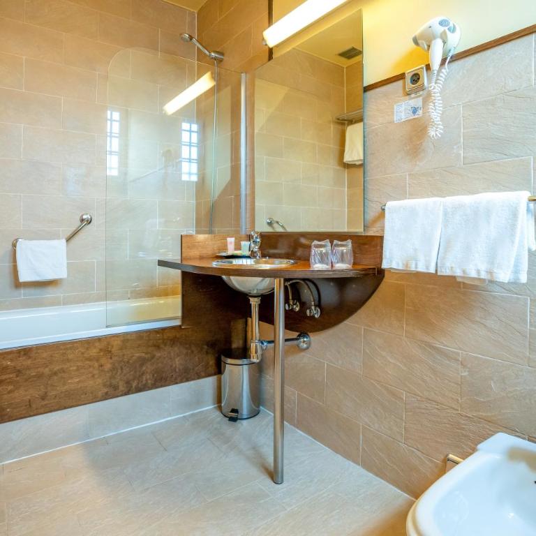 Victoria 4 Puerta del Sol - Double or Twin Room - 27