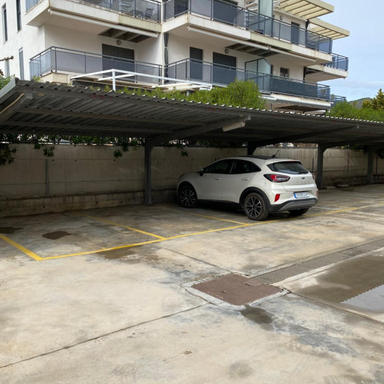 Apartamento con piscina en una preciosa playa - Two-Bedroom Apartment - 34