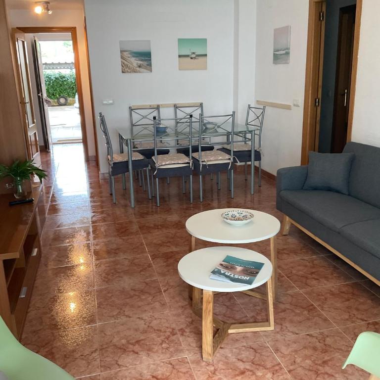 Apartamento con piscina en una preciosa playa - Two-Bedroom Apartment - 8
