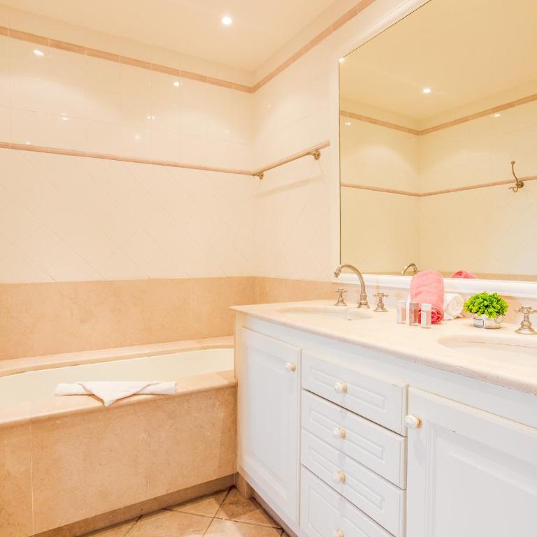ON VILLEFRANCHE BAY - AP3040 by Riviera Holiday Homes - Appartement - Vue sur Mer - 21