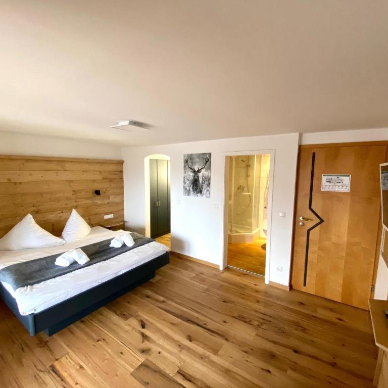 Hotel Bergstätter Hof - Doppelzimmer mit Balkon (2 Erwachsene + 1 Kind) - 4