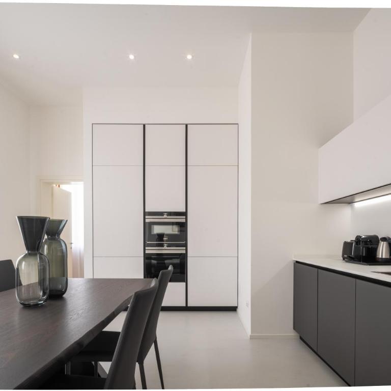 Design Apartment with Balcony on the Grand Canal R&R - Two-Bedroom Apartment - 3