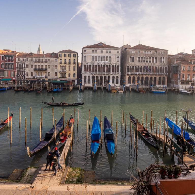 Design Apartment with Balcony on the Grand Canal R&R - Two-Bedroom Apartment - 14