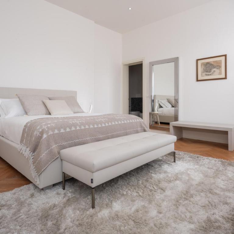 Design Apartment with Balcony on the Grand Canal R&R - Two-Bedroom Apartment - 5