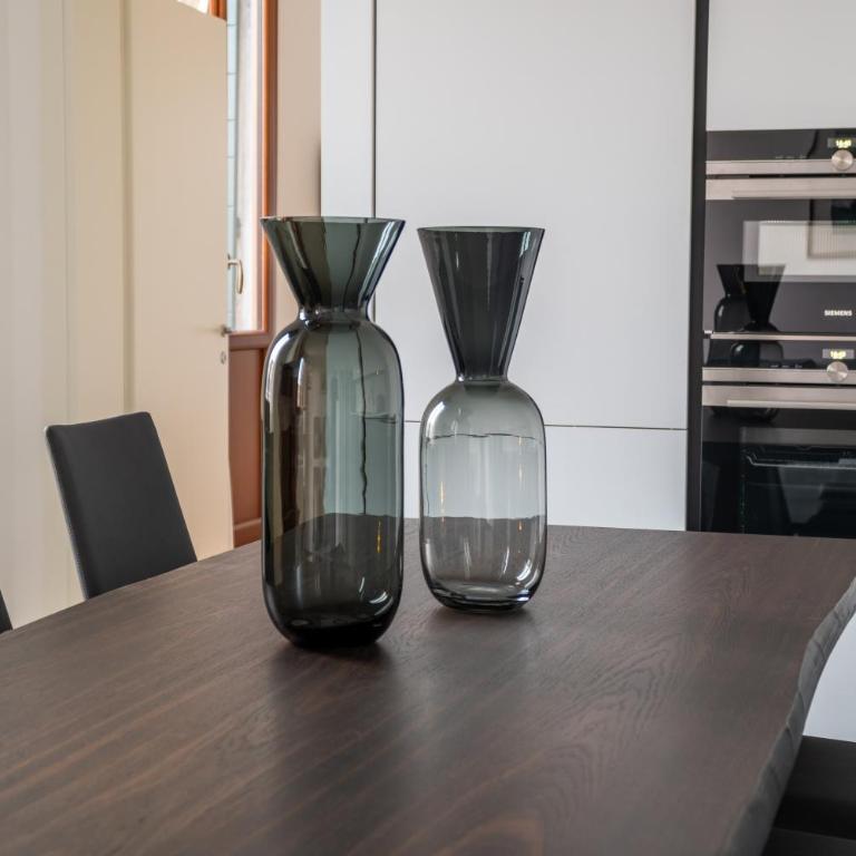 Design Apartment with Balcony on the Grand Canal R&R - Two-Bedroom Apartment - 12