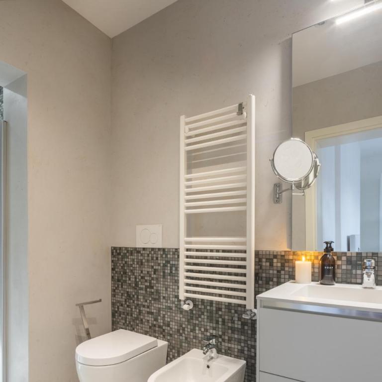 Design Apartment with Balcony on the Grand Canal R&R - Two-Bedroom Apartment - 8