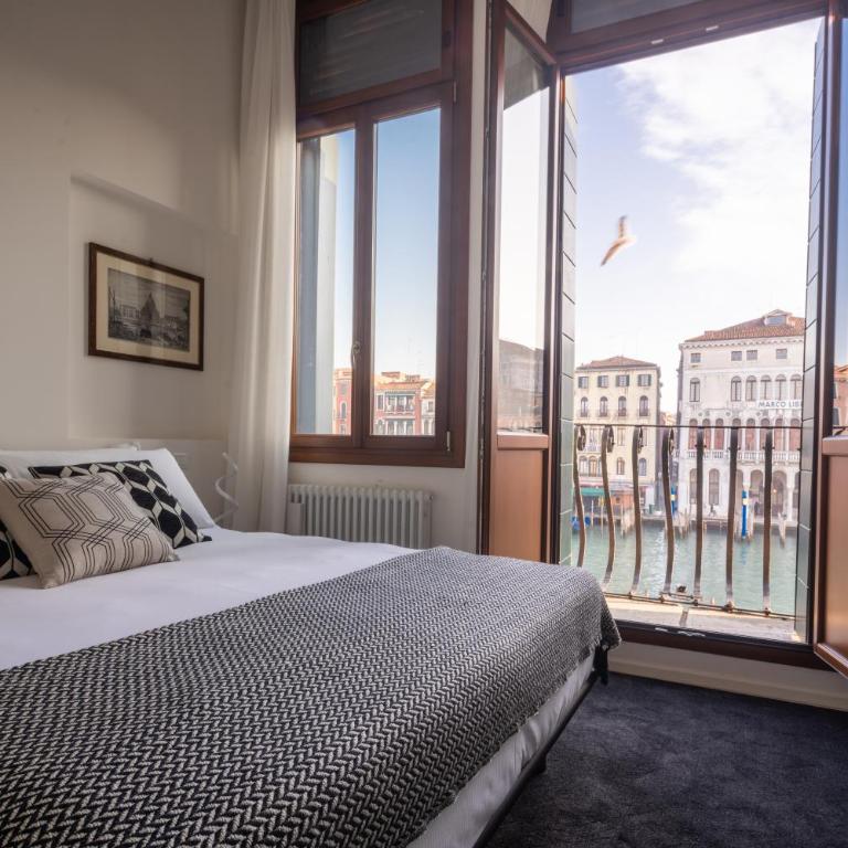 Design Apartment with Balcony on the Grand Canal R&R - Two-Bedroom Apartment - 2