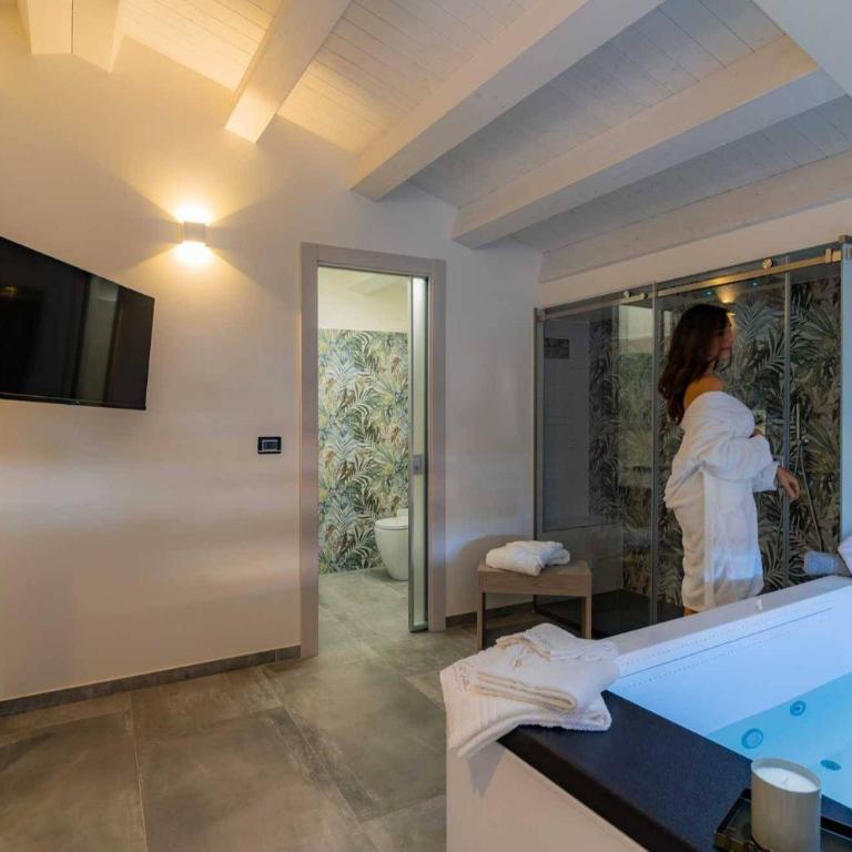 Carizza Rooms - Camera Matrimoniale con Vasca Idromassaggio - 6