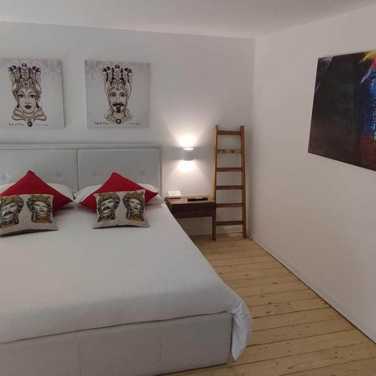 GH Rooms Catania - King Room with Balcony - 5