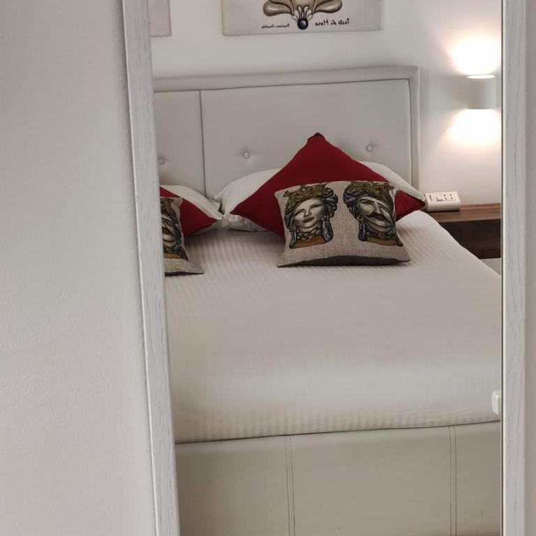 GH Rooms Catania - King Room with Balcony - 10