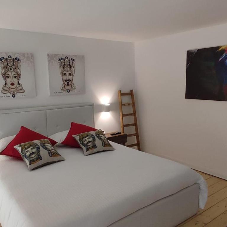GH Rooms Catania - King Room with Balcony - 1