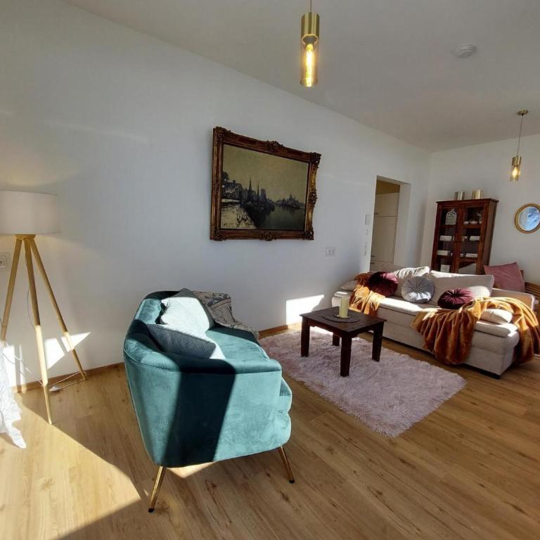 Boutique-Apartments Familie Jarosch Fieberbrunn "Freier Eintritt in das örtliche Hallenbad inklusive Saunalandschaft oder zum Badesee" - Apartment with Balcony - 3