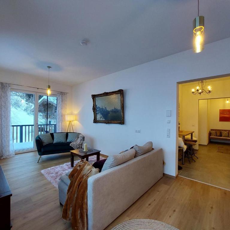 Boutique-Apartments Familie Jarosch Fieberbrunn "Freier Eintritt in das örtliche Hallenbad inklusive Saunalandschaft oder zum Badesee" - Apartment with Balcony - 4