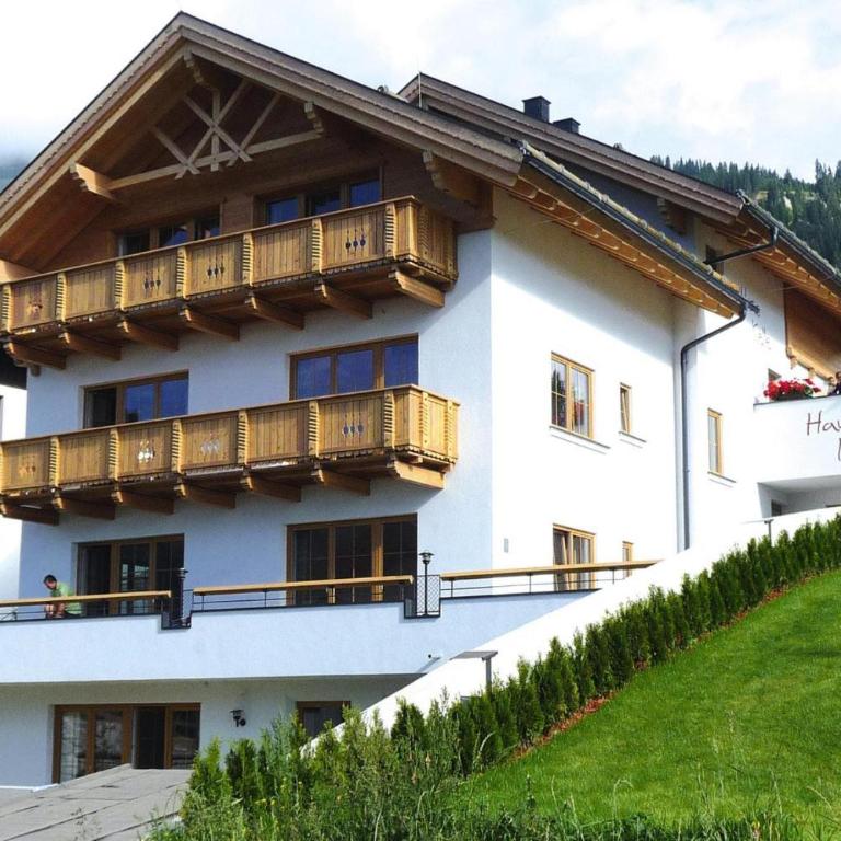 Chalet in Fiss with Sauna and Mountain Views - Maison de Vacances Six Chambres - 2