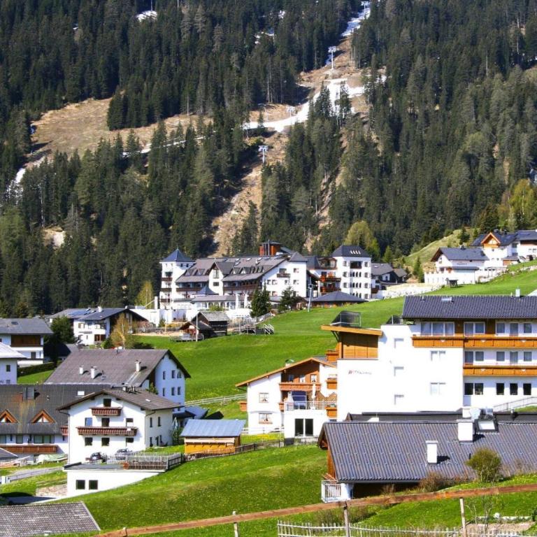 Chalet in Fiss with Sauna and Mountain Views - Maison de Vacances Six Chambres - 11