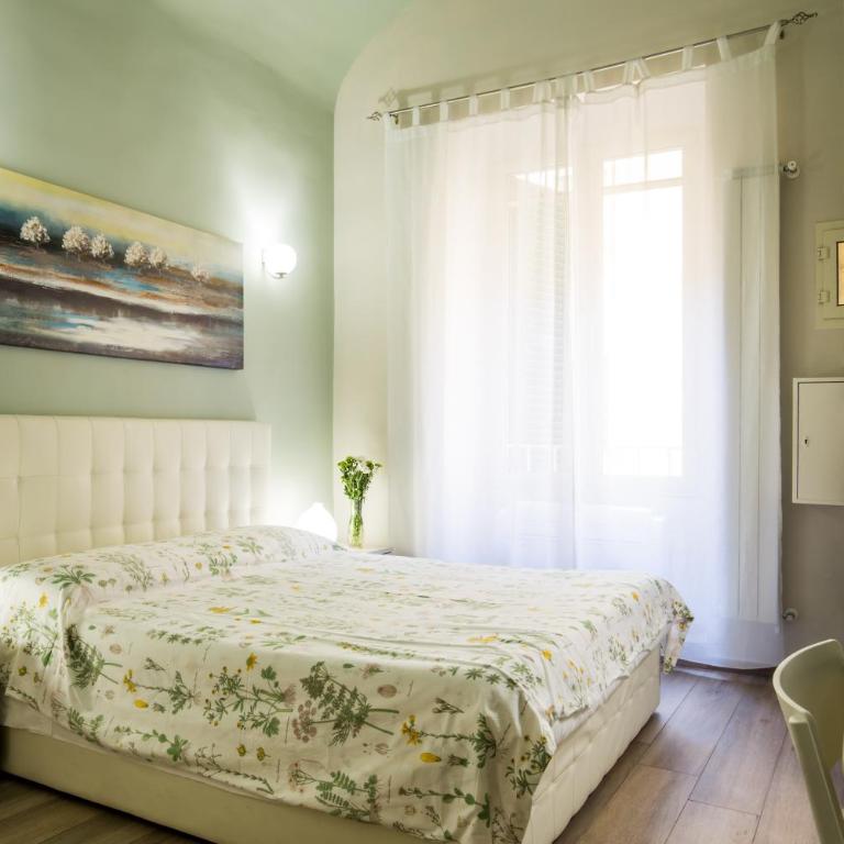 Parthenope Suite Rooms Vomero Vanvitelli a 2 min quartieri spagno via Toledo - Deluxe Triple Room - 1