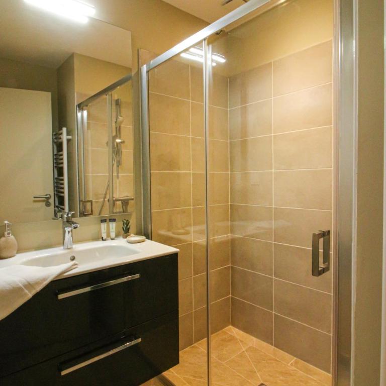 Bella, Jacuzzi Partagé & Parking avec Borne de Recharge Voiture Electrique - Apartamento de 1 dormitorio - 9
