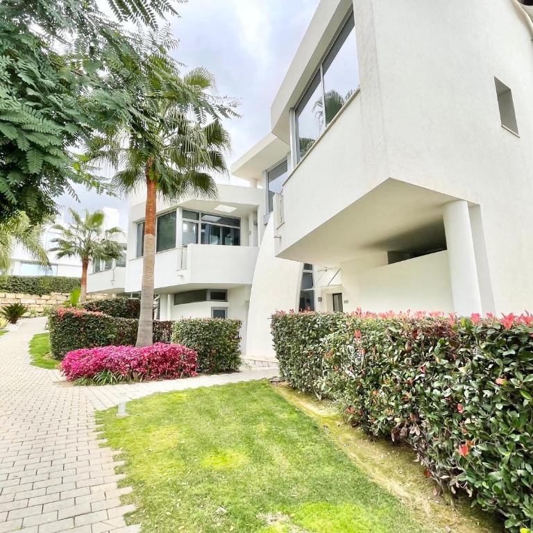 Modern villa in gated complex Sierra Blanca Marbella - Villa - 3