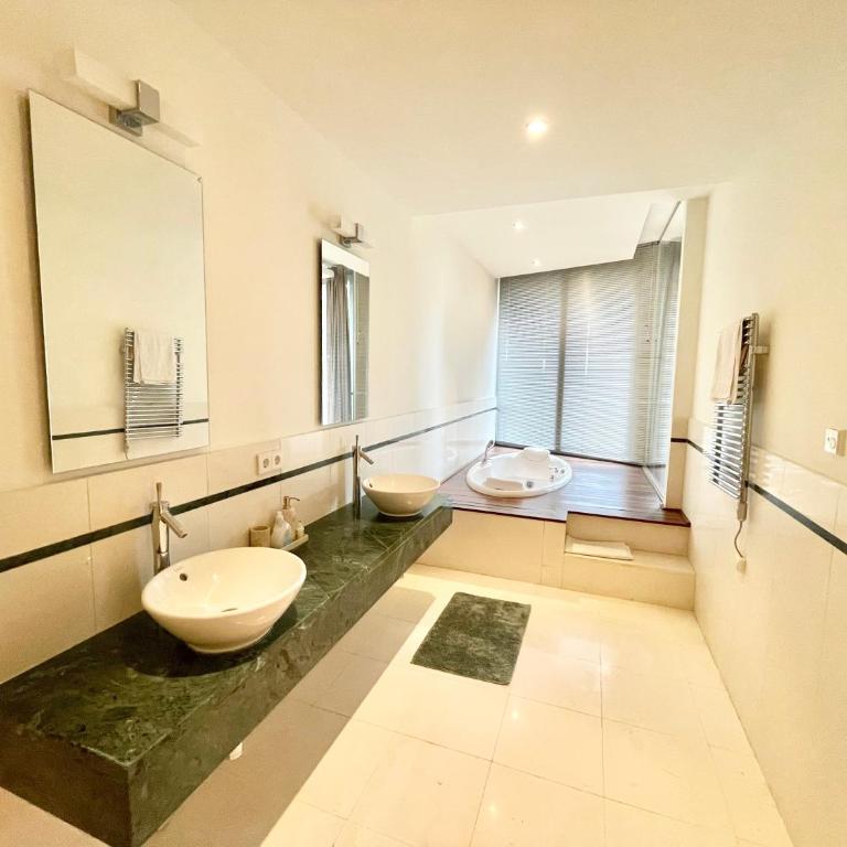 Modern villa in gated complex Sierra Blanca Marbella - Villa - 12