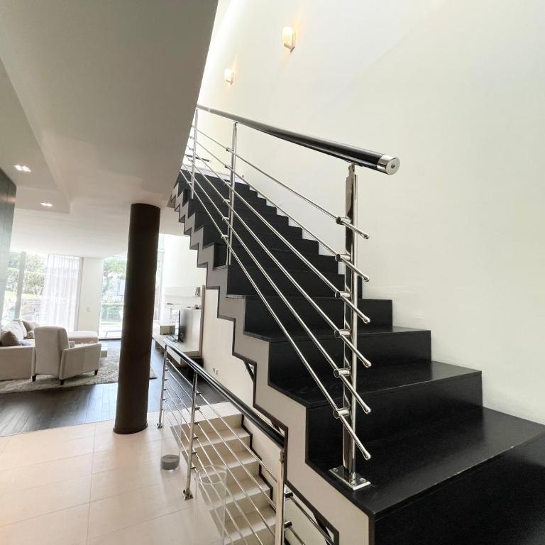 Modern villa in gated complex Sierra Blanca Marbella - Villa - 24