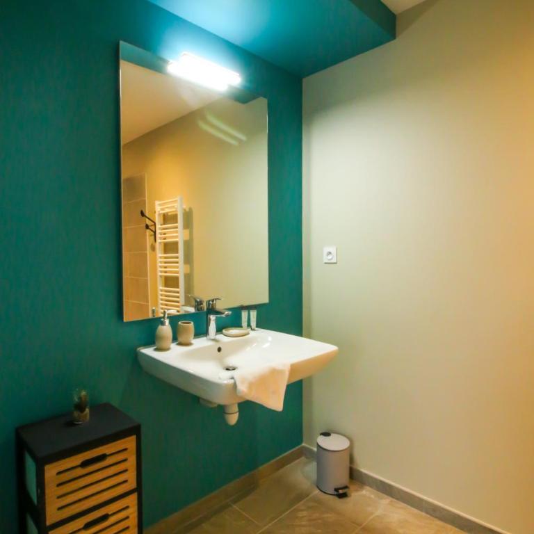 Bella, Jacuzzi Partagé & Parking avec Borne de Recharge Voiture Electrique - Apartamento de 1 dormitorio - 13