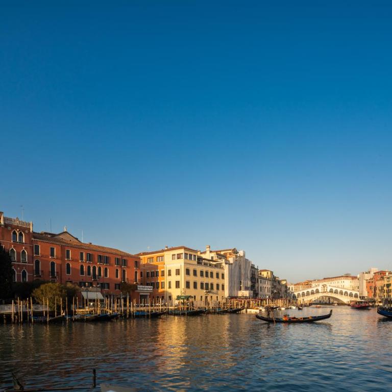 Rialto Deluxe Grand Canal View R&R - Two-Bedroom Apartment - 39